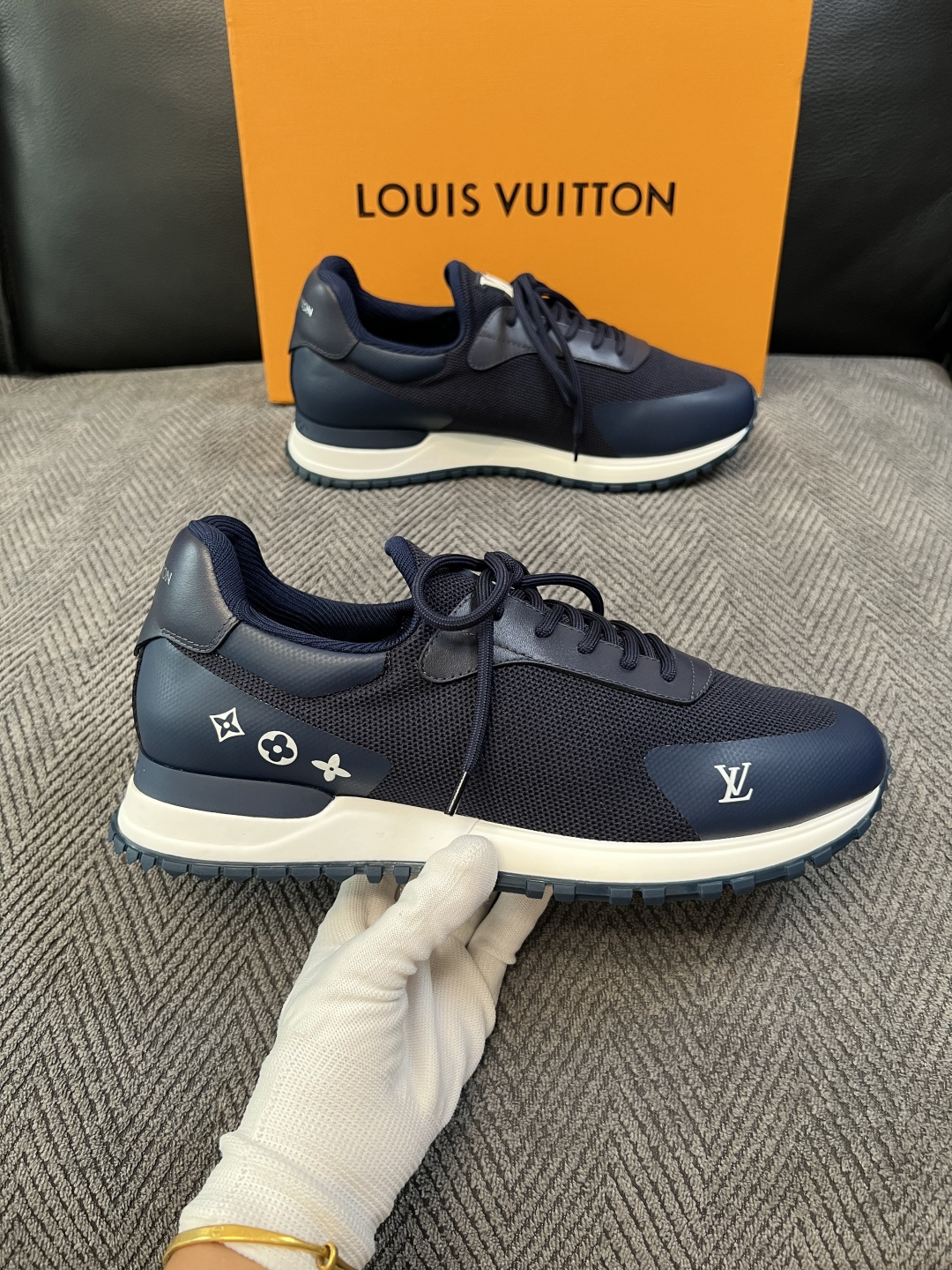 Lv  高品质  顶级工艺品  路易威登，运动板鞋专柜同步，鞋面意大利进口飞织面料，高品质拼接缤纷色彩复杂工艺品，进口牛