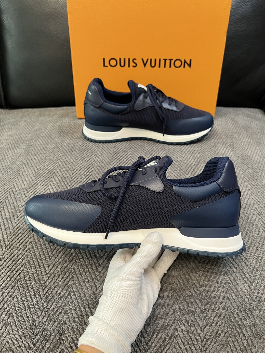 Lv  高品质  顶级工艺品  路易威登，运动板鞋专柜同步，鞋面意大利进口飞织面料，高品质拼接缤纷色彩复杂工艺品，进口牛