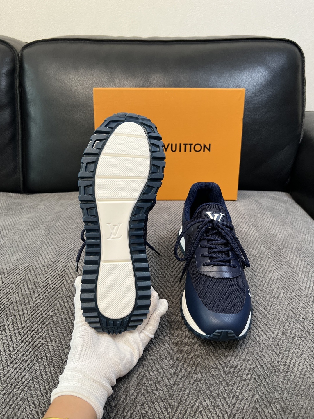Lv  高品质  顶级工艺品  路易威登，运动板鞋专柜同步，鞋面意大利进口飞织面料，高品质拼接缤纷色彩复杂工艺品，进口牛