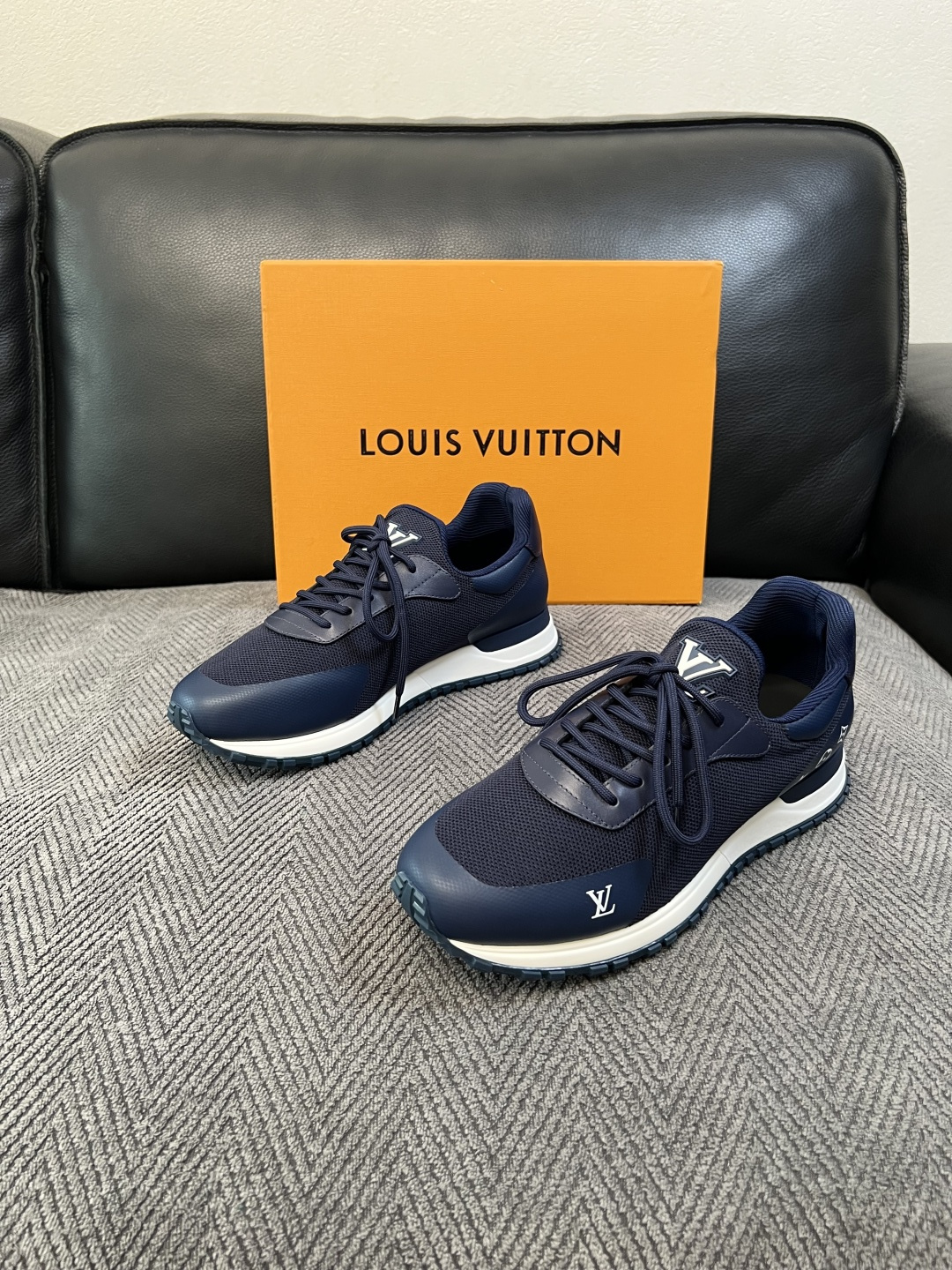 Lv  高品质  顶级工艺品  路易威登，运动板鞋专柜同步，鞋面意大利进口飞织面料，高品质拼接缤纷色彩复杂工艺品，进口牛