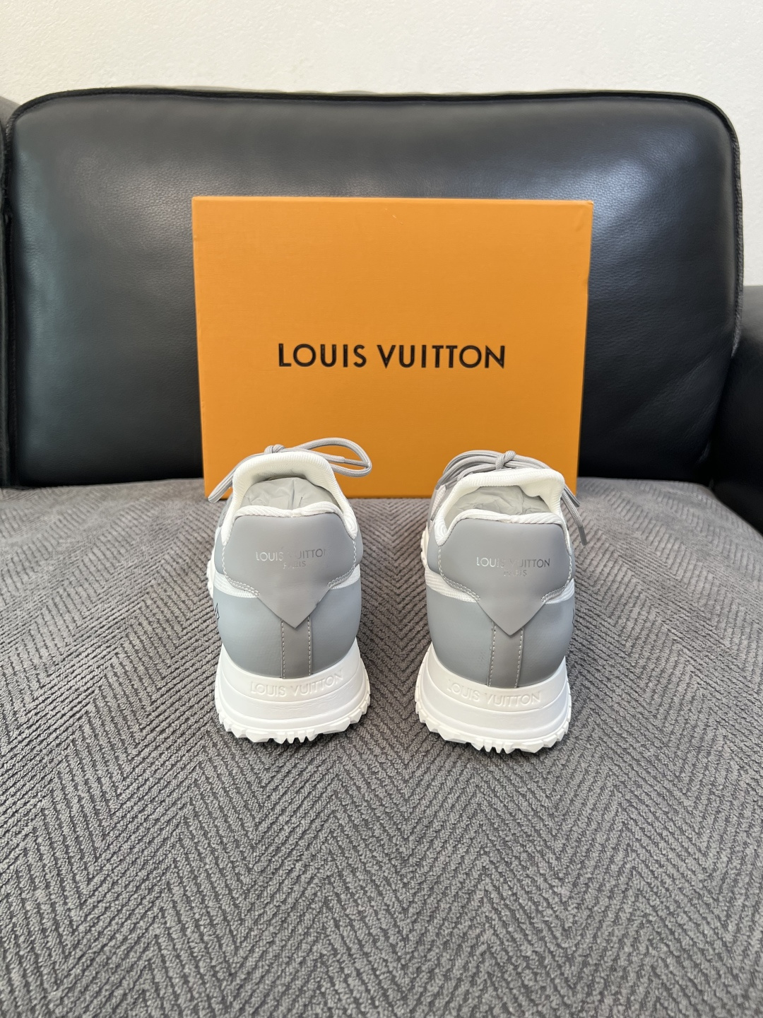 Lv  高品质  顶级工艺品  路易威登，运动板鞋专柜同步，鞋面意大利进口飞织面料，高品质拼接缤纷色彩复杂工艺品，进口牛