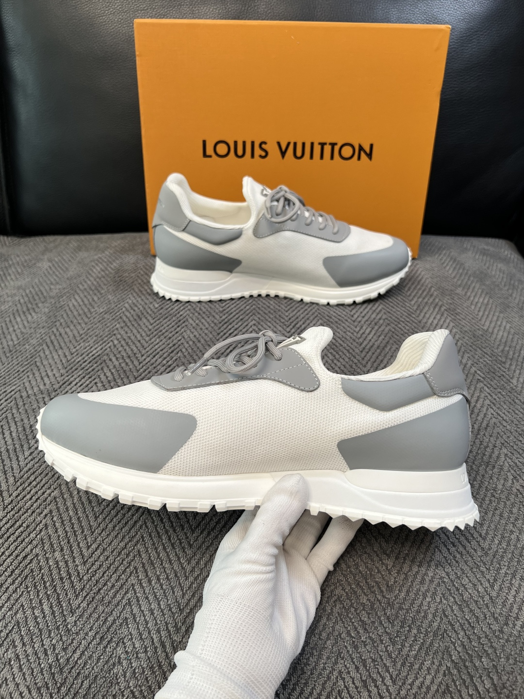 Lv  高品质  顶级工艺品  路易威登，运动板鞋专柜同步，鞋面意大利进口飞织面料，高品质拼接缤纷色彩复杂工艺品，进口牛