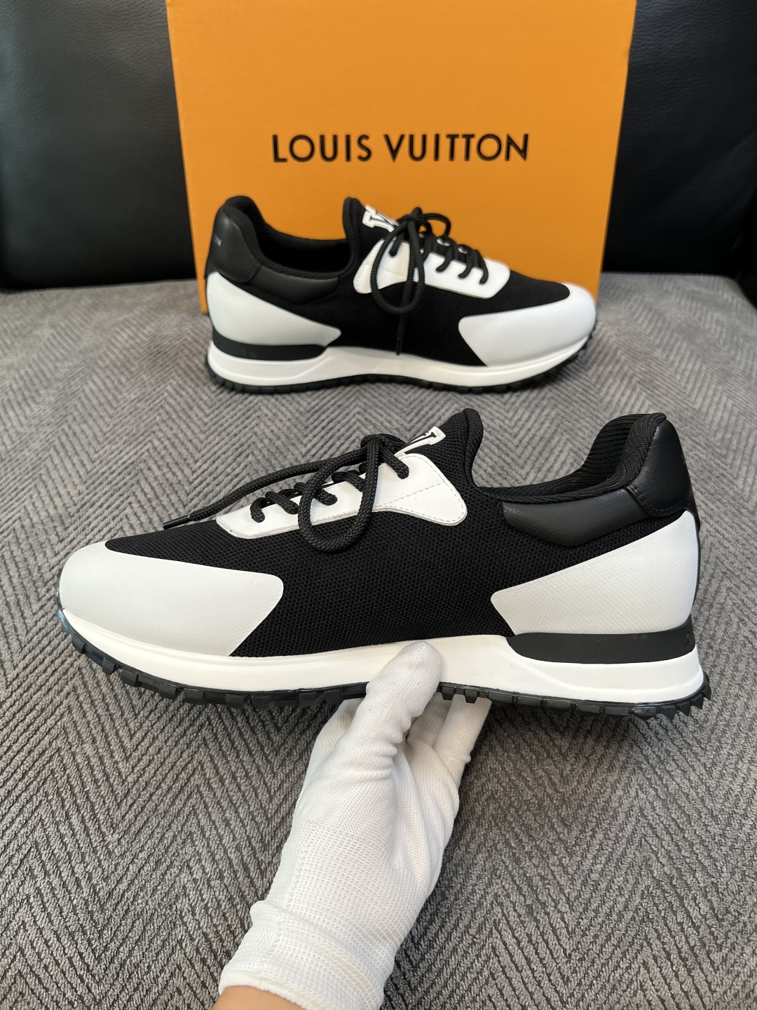 Lv  高品质  顶级工艺品  路易威登，运动板鞋专柜同步，鞋面意大利进口飞织面料，高品质拼接缤纷色彩复杂工艺品，进口牛