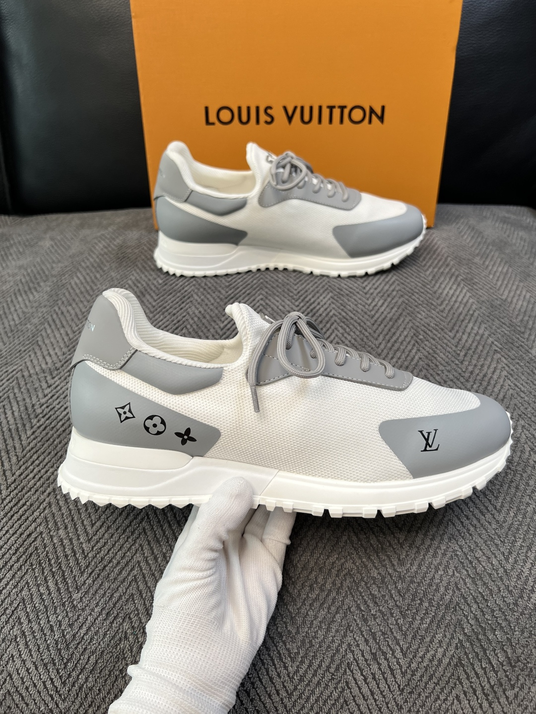 Lv  高品质  顶级工艺品  路易威登，运动板鞋专柜同步，鞋面意大利进口飞织面料，高品质拼接缤纷色彩复杂工艺品，进口牛