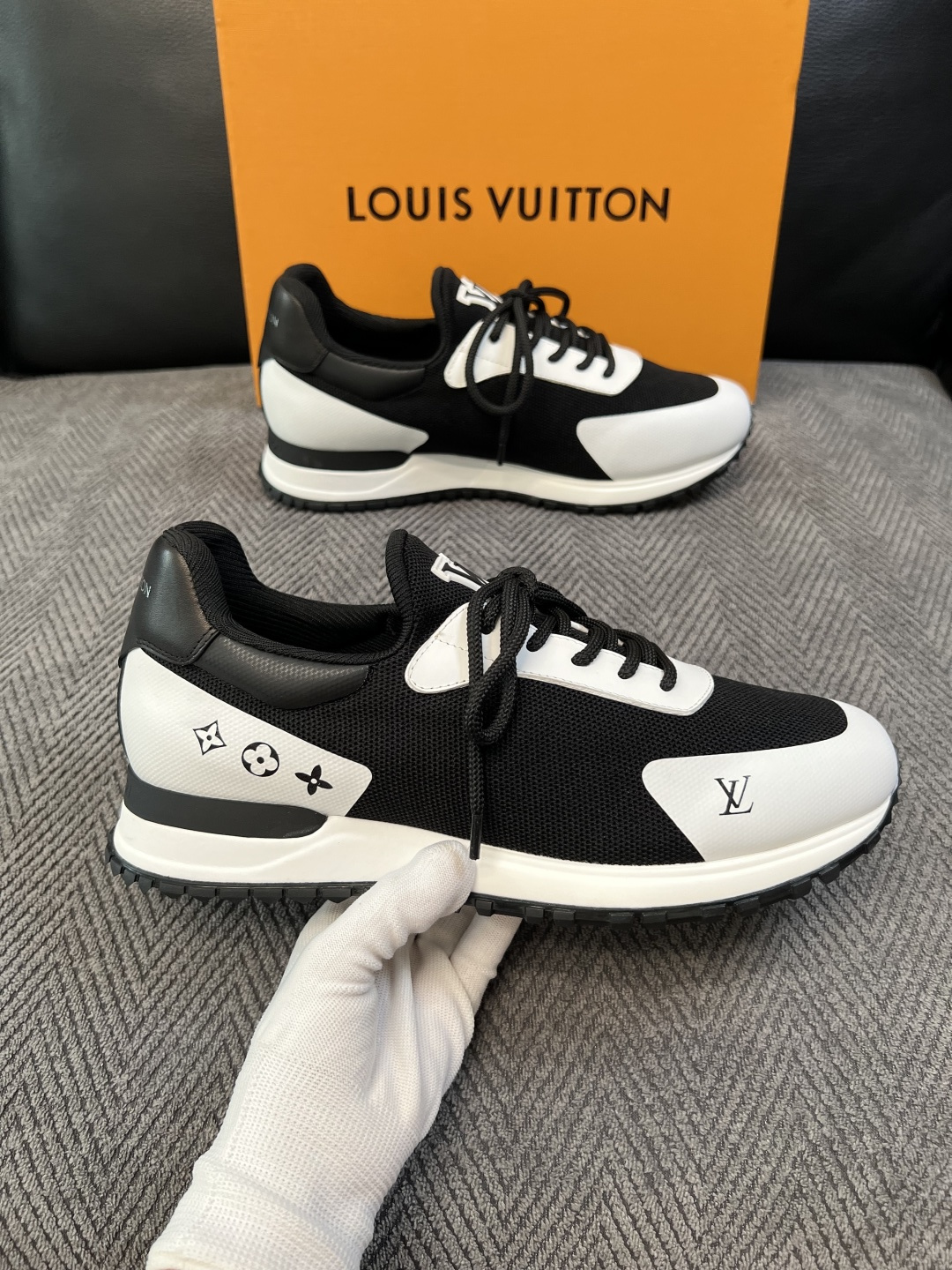 Lv  高品质  顶级工艺品  路易威登，运动板鞋专柜同步，鞋面意大利进口飞织面料，高品质拼接缤纷色彩复杂工艺品，进口牛