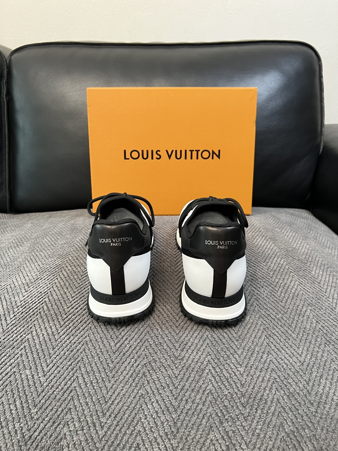 Lv  高品质  顶级工艺品  路易威登，运动板鞋专柜同步，鞋面意大利进口飞织面料，高品质拼接缤纷色彩复杂工艺品，进口牛