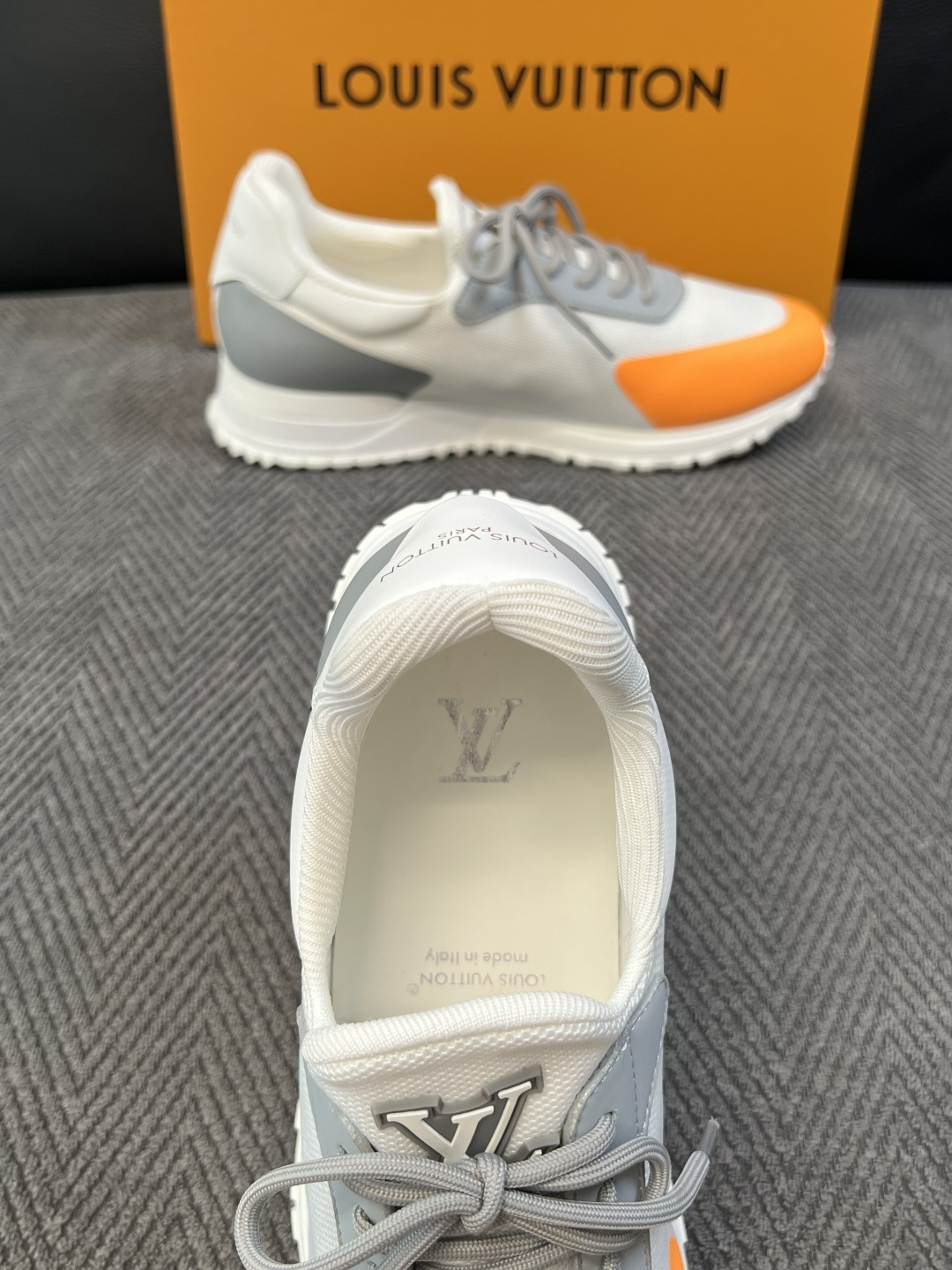Lv  高品质  顶级工艺品  路易威登，运动板鞋专柜同步，鞋面意大利进口飞织面料，高品质拼接缤纷色彩复杂工艺品，进口牛