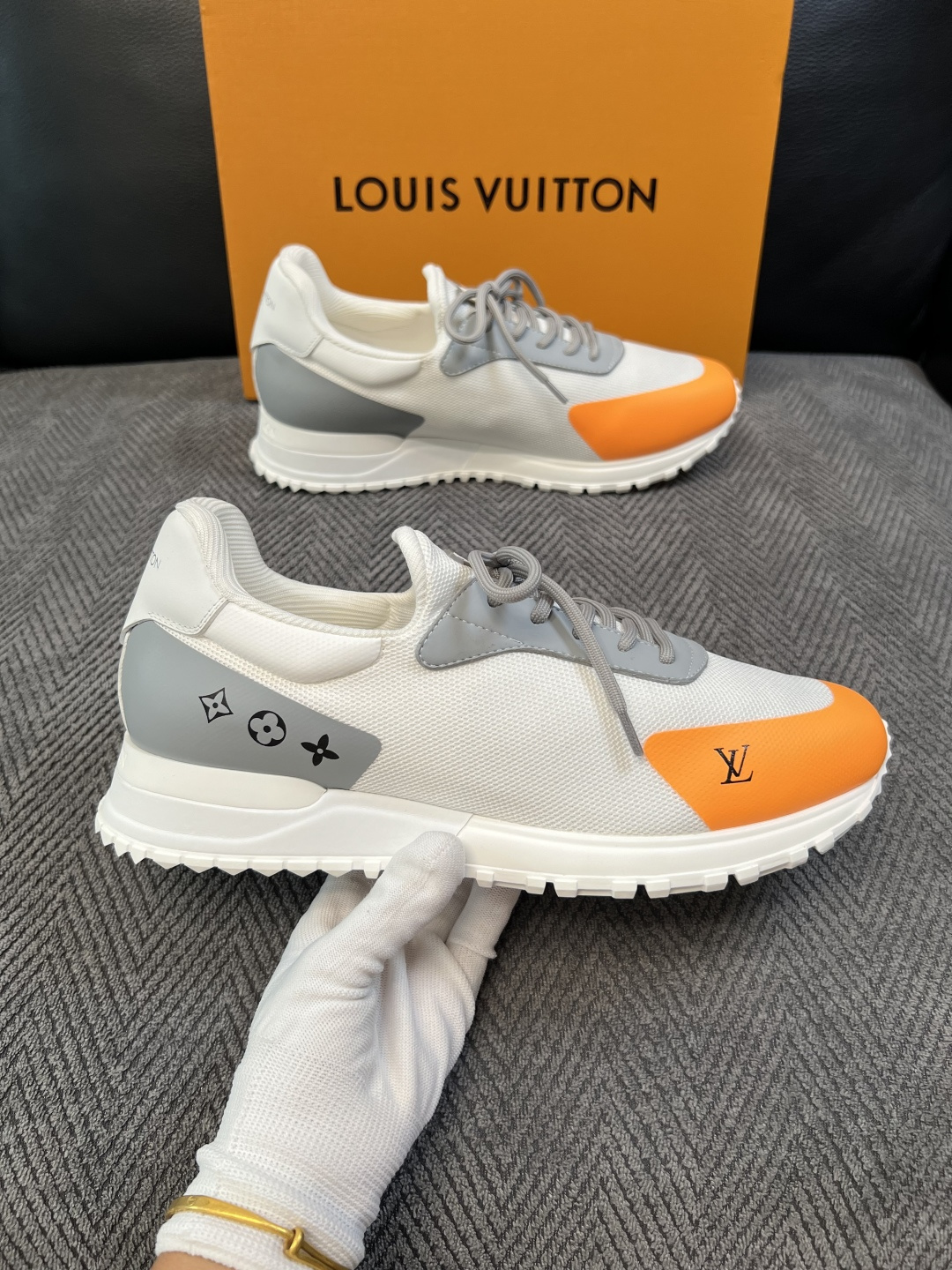 Lv  高品质  顶级工艺品  路易威登，运动板鞋专柜同步，鞋面意大利进口飞织面料，高品质拼接缤纷色彩复杂工艺品，进口牛