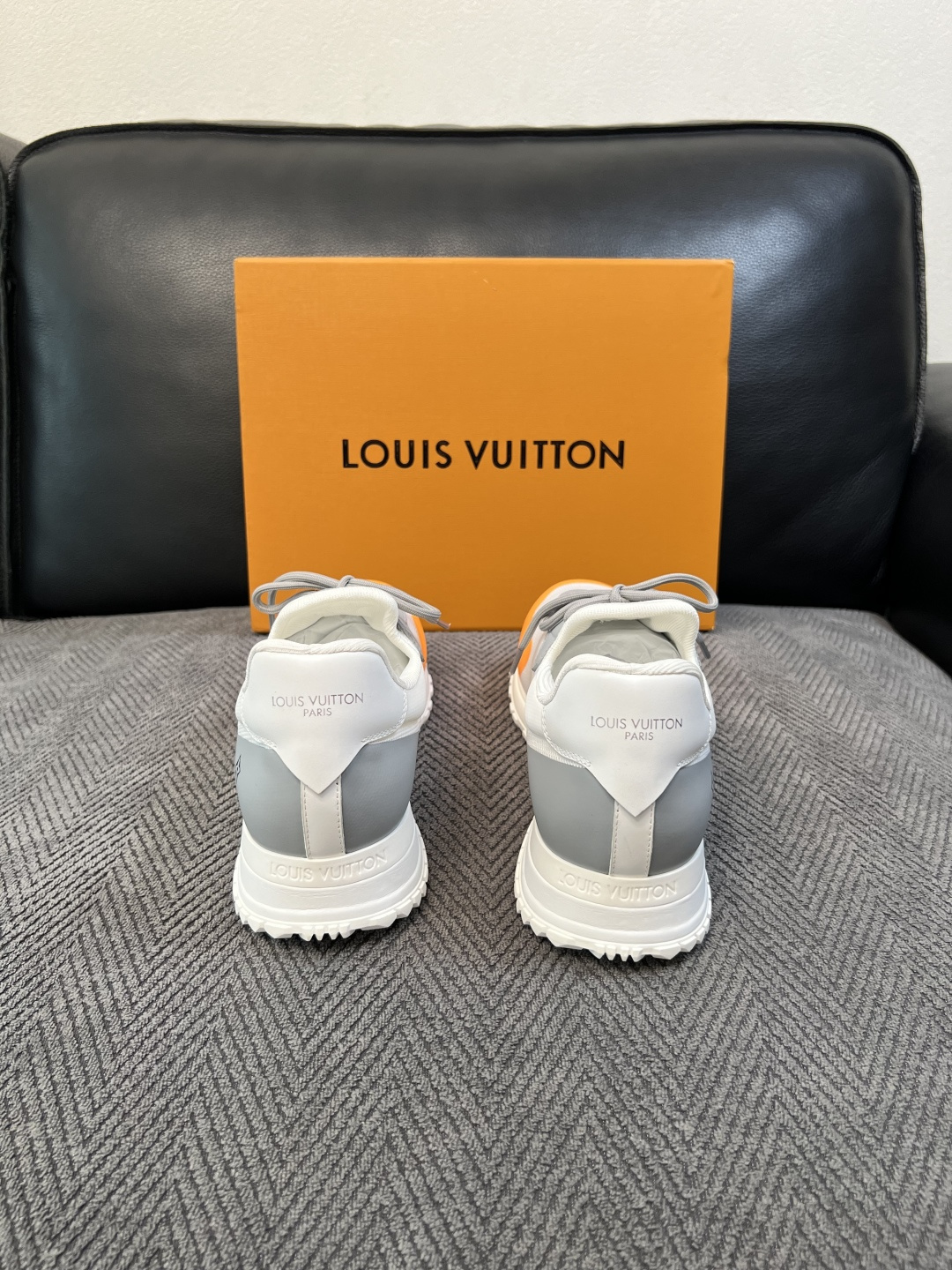 Lv  高品质  顶级工艺品  路易威登，运动板鞋专柜同步，鞋面意大利进口飞织面料，高品质拼接缤纷色彩复杂工艺品，进口牛