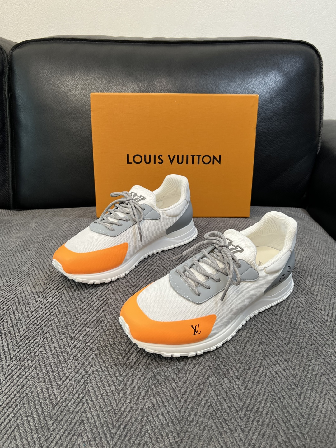 Lv  高品质  顶级工艺品  路易威登，运动板鞋专柜同步，鞋面意大利进口飞织面料，高品质拼接缤纷色彩复杂工艺品，进口牛