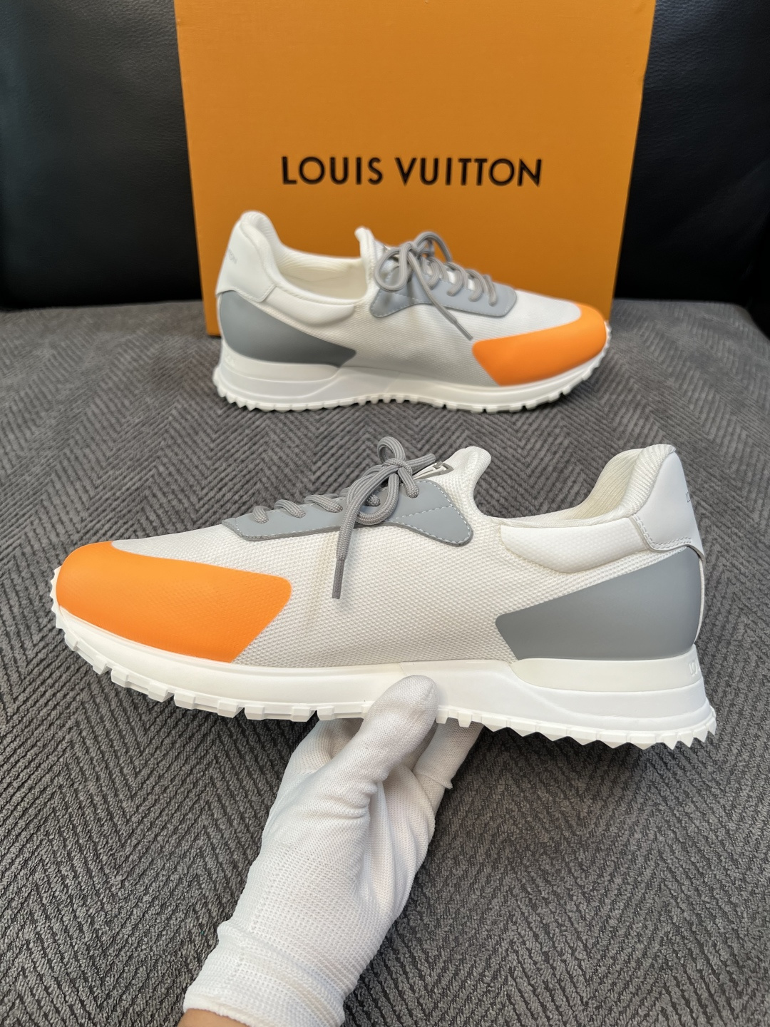 Lv  高品质  顶级工艺品  路易威登，运动板鞋专柜同步，鞋面意大利进口飞织面料，高品质拼接缤纷色彩复杂工艺品，进口牛