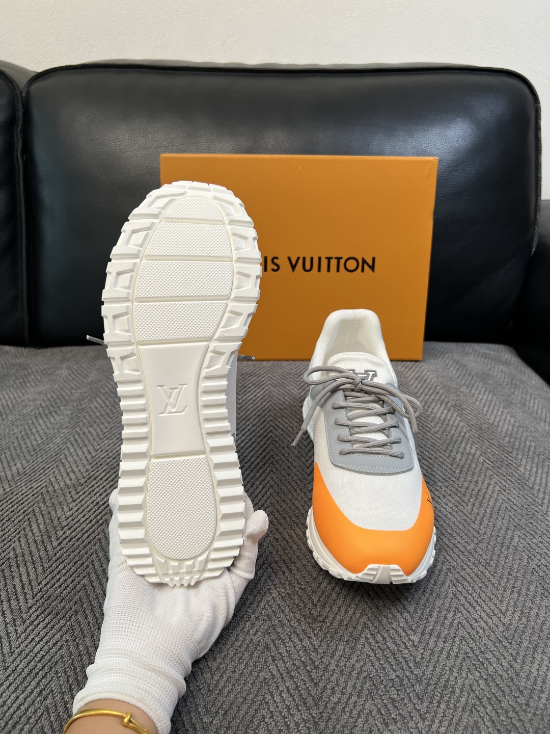 Lv  高品质  顶级工艺品  路易威登，运动板鞋专柜同步，鞋面意大利进口飞织面料，高品质拼接缤纷色彩复杂工艺品，进口牛