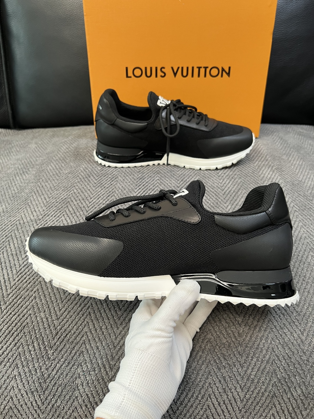 Lv  高品质  顶级工艺品  路易威登，运动板鞋专柜同步，鞋面意大利进口飞织面料，高品质拼接缤纷色彩复杂工艺品，进口牛