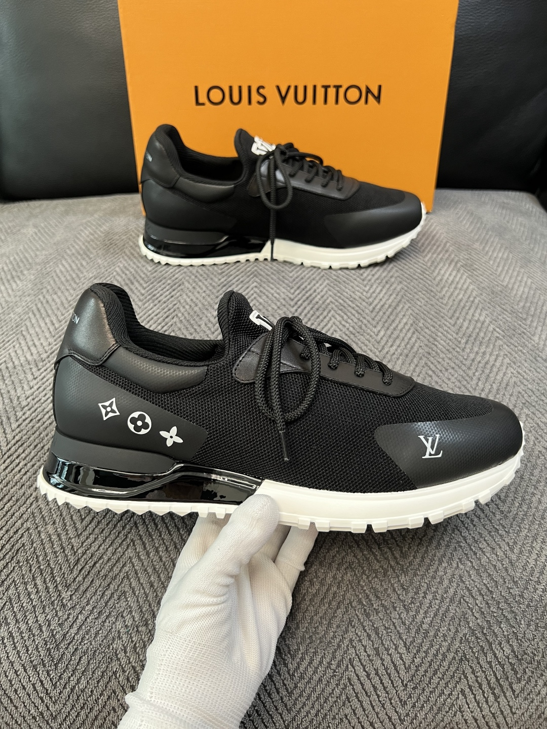Lv  高品质  顶级工艺品  路易威登，运动板鞋专柜同步，鞋面意大利进口飞织面料，高品质拼接缤纷色彩复杂工艺品，进口牛