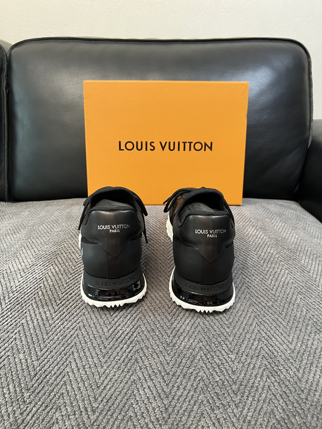 Lv  高品质  顶级工艺品  路易威登，运动板鞋专柜同步，鞋面意大利进口飞织面料，高品质拼接缤纷色彩复杂工艺品，进口牛