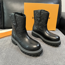Lv 高品质 顶级工艺品 路易威登,高帮靴子专柜同步,鞋面意大利进口,高品质拼接缤纷色彩复杂工艺品,进口水染牛里 Lv 高品质 顶级工艺品 路易威登,高帮靴子专柜同步,鞋面意大利进口,高品质拼接缤纷色彩复杂工艺品,进口水染牛里