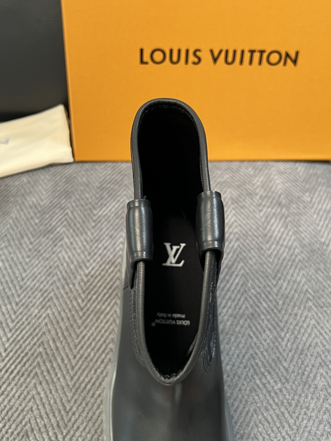 Lv  高品质  顶级工艺品  路易威登，高帮靴子专柜同步，鞋面意大利进口，高品质拼接缤纷色彩复杂工艺品，进口水染牛里 