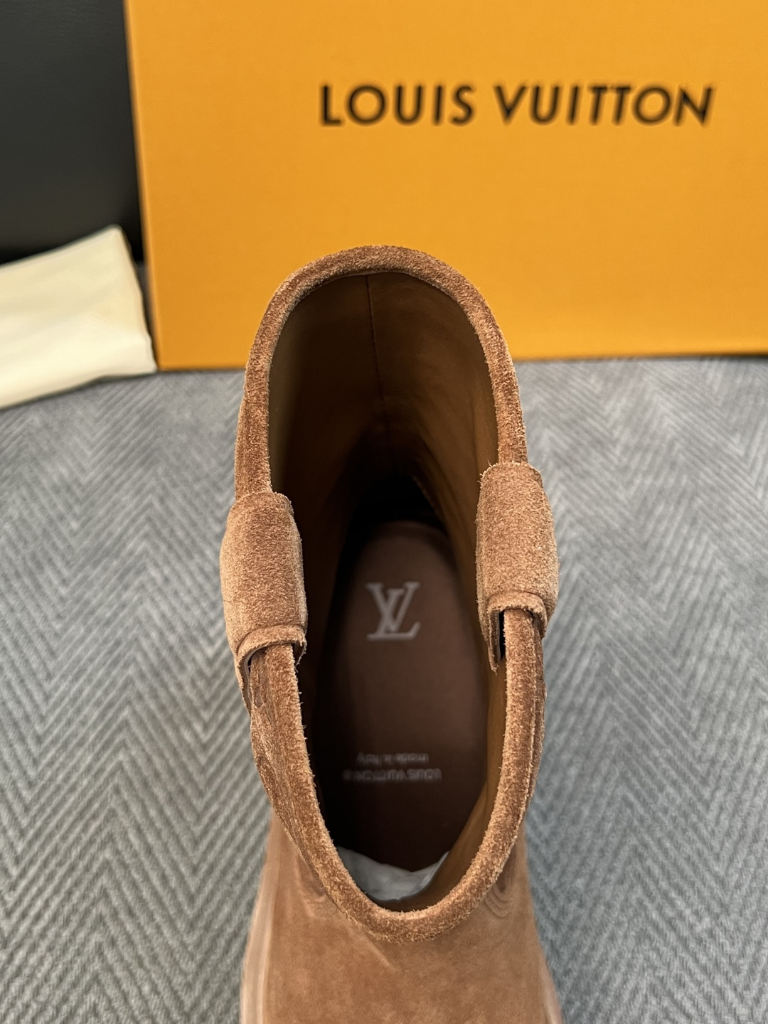 Lv  高品质  顶级工艺品  路易威登，高帮靴子专柜同步，鞋面意大利进口，高品质拼接缤纷色彩复杂工艺品，进口水染牛里 