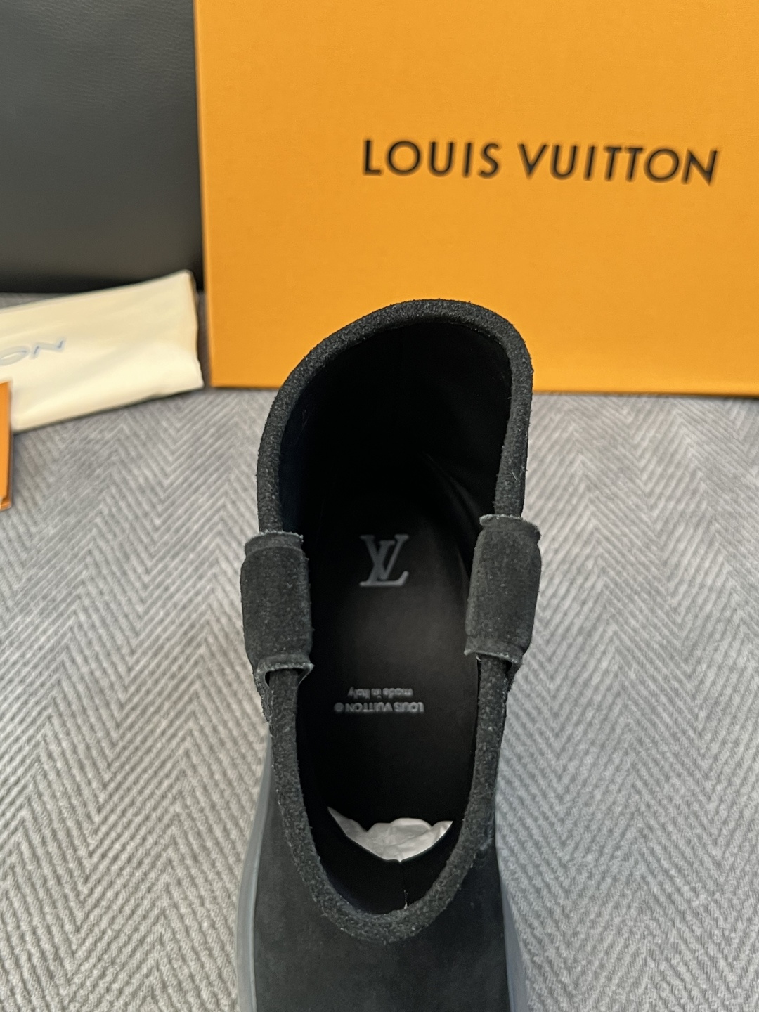 Lv  高品质  顶级工艺品  路易威登，高帮靴子专柜同步，鞋面意大利进口，高品质拼接缤纷色彩复杂工艺品，进口水染牛里 