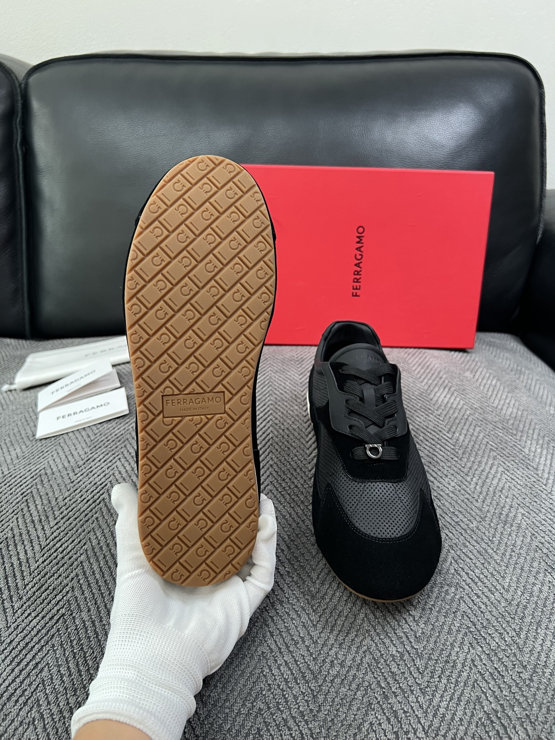 Ferragamo  高品质  顶级工艺品  菲拉格慕   专柜同步发售原厂配置，意大利进口原版牛皮，进口水染牛里 ，鞋