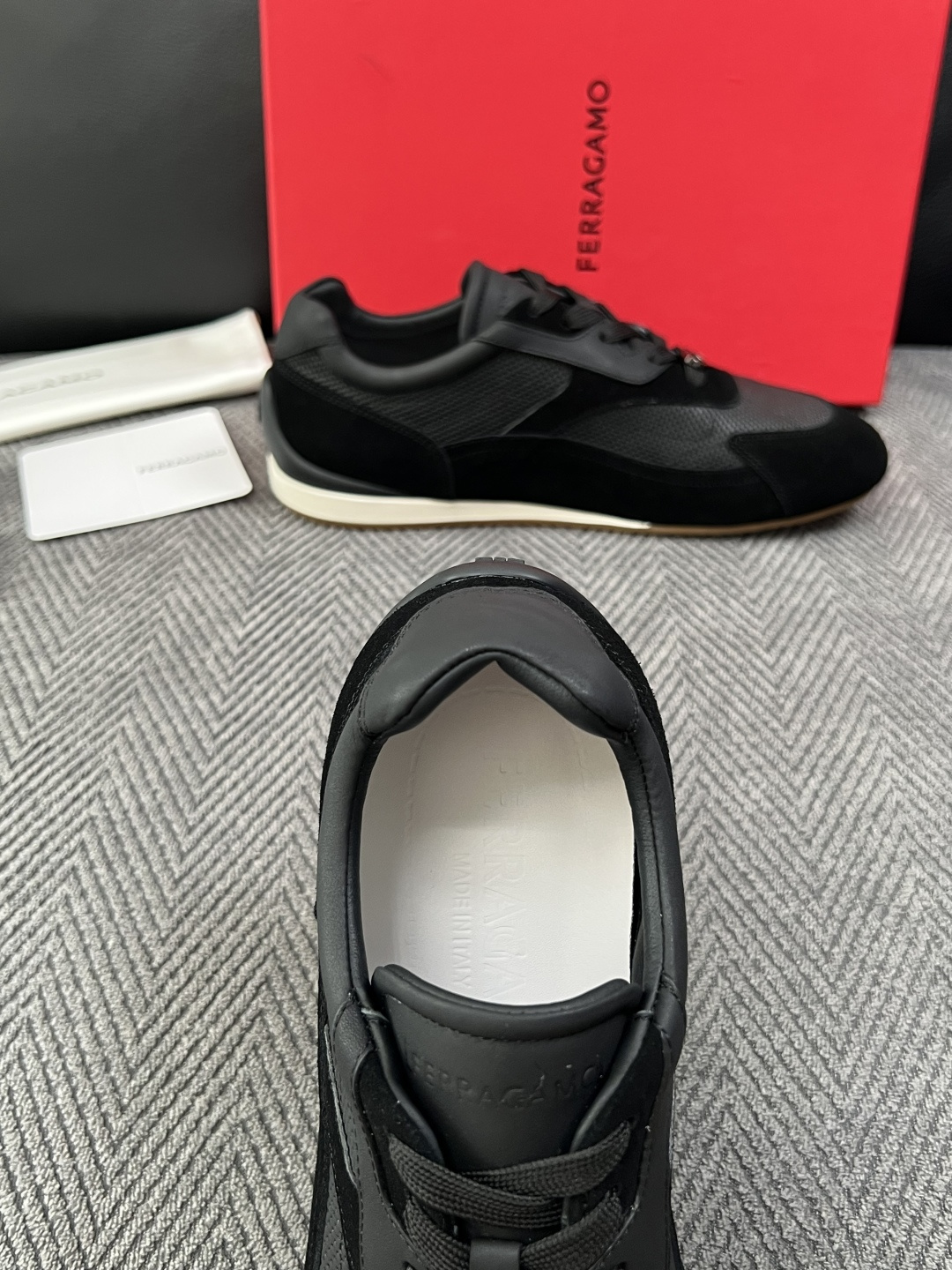 Ferragamo  高品质  顶级工艺品  菲拉格慕   专柜同步发售原厂配置，意大利进口原版牛皮，进口水染牛里 ，鞋