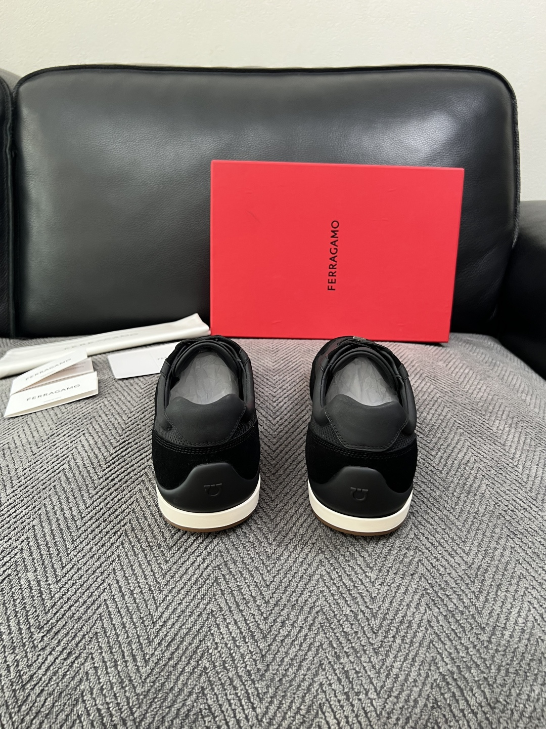 Ferragamo  高品质  顶级工艺品  菲拉格慕   专柜同步发售原厂配置，意大利进口原版牛皮，进口水染牛里 ，鞋