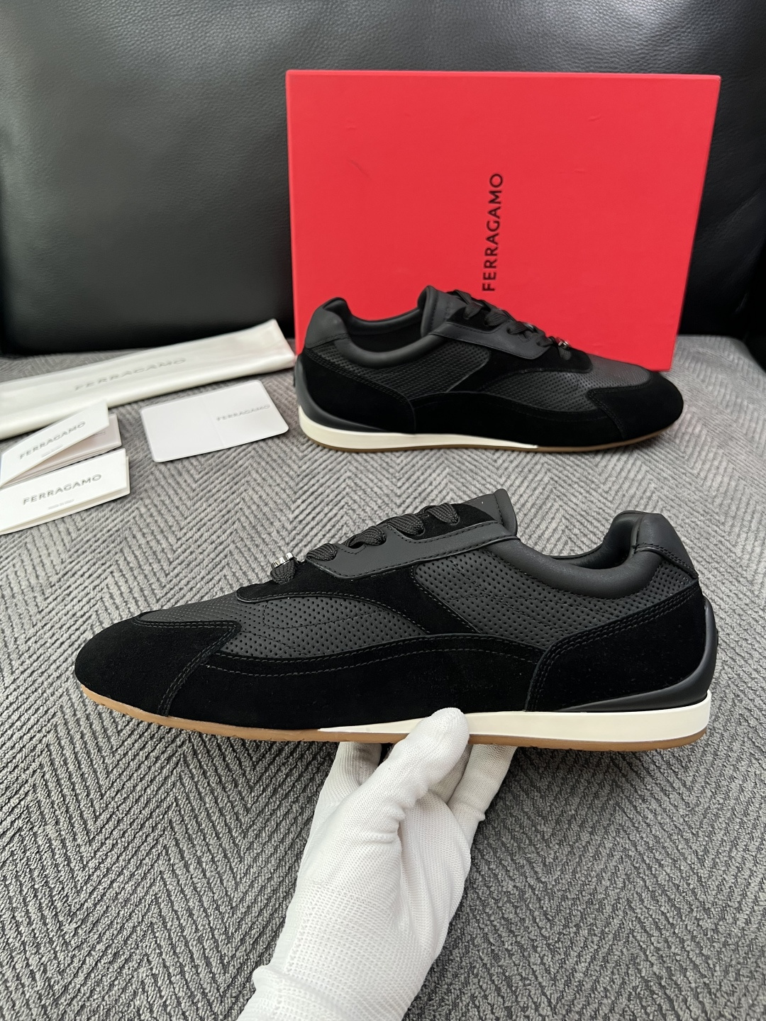 Ferragamo  高品质  顶级工艺品  菲拉格慕   专柜同步发售原厂配置，意大利进口原版牛皮，进口水染牛里 ，鞋