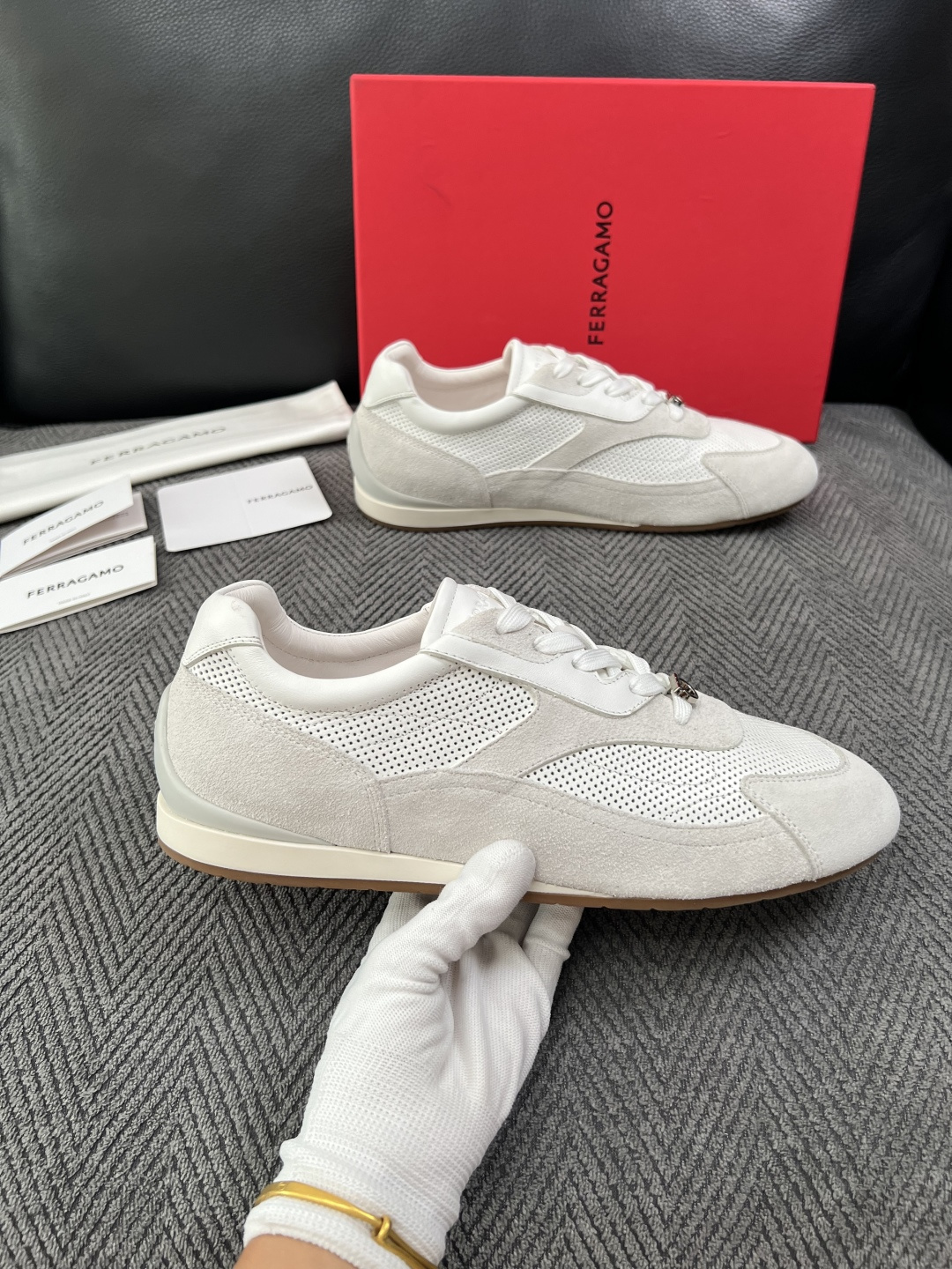 Ferragamo  高品质  顶级工艺品  菲拉格慕   专柜同步发售原厂配置，意大利进口原版牛皮，进口水染牛里 ，鞋