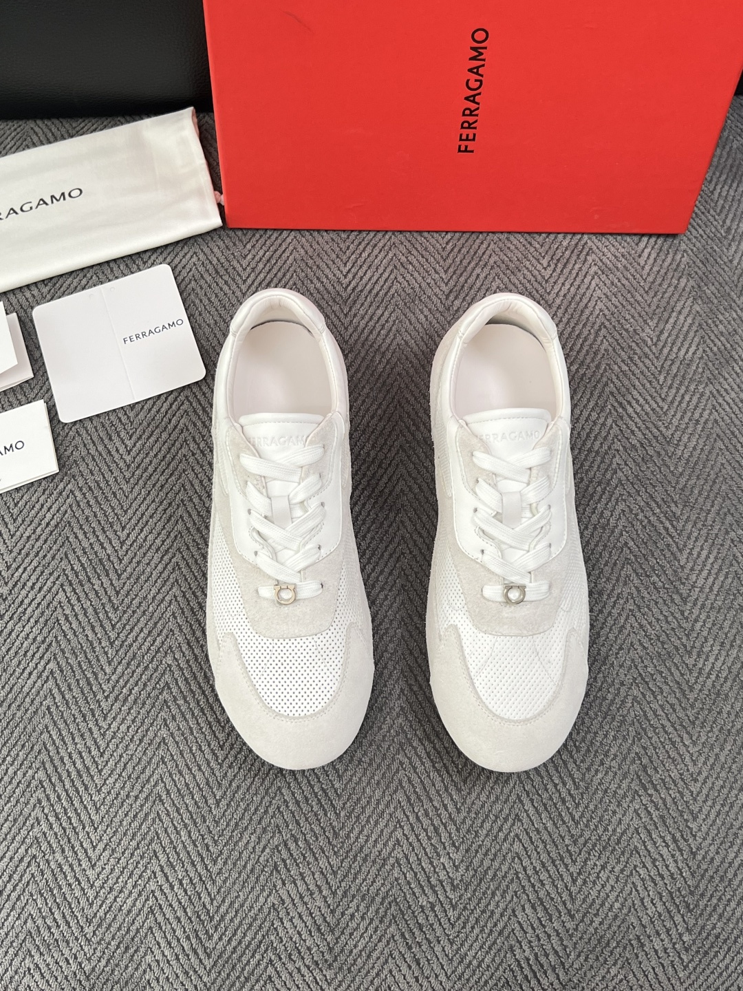 Ferragamo  高品质  顶级工艺品  菲拉格慕   专柜同步发售原厂配置，意大利进口原版牛皮，进口水染牛里 ，鞋