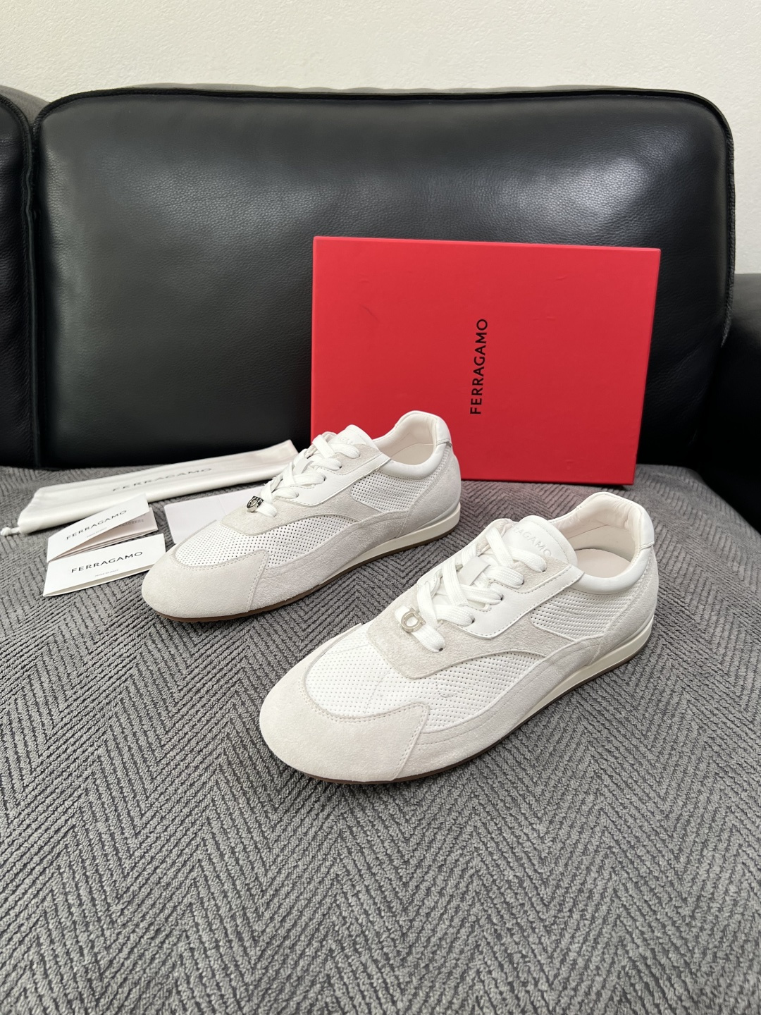 Ferragamo  高品质  顶级工艺品  菲拉格慕   专柜同步发售原厂配置，意大利进口原版牛皮，进口水染牛里 ，鞋
