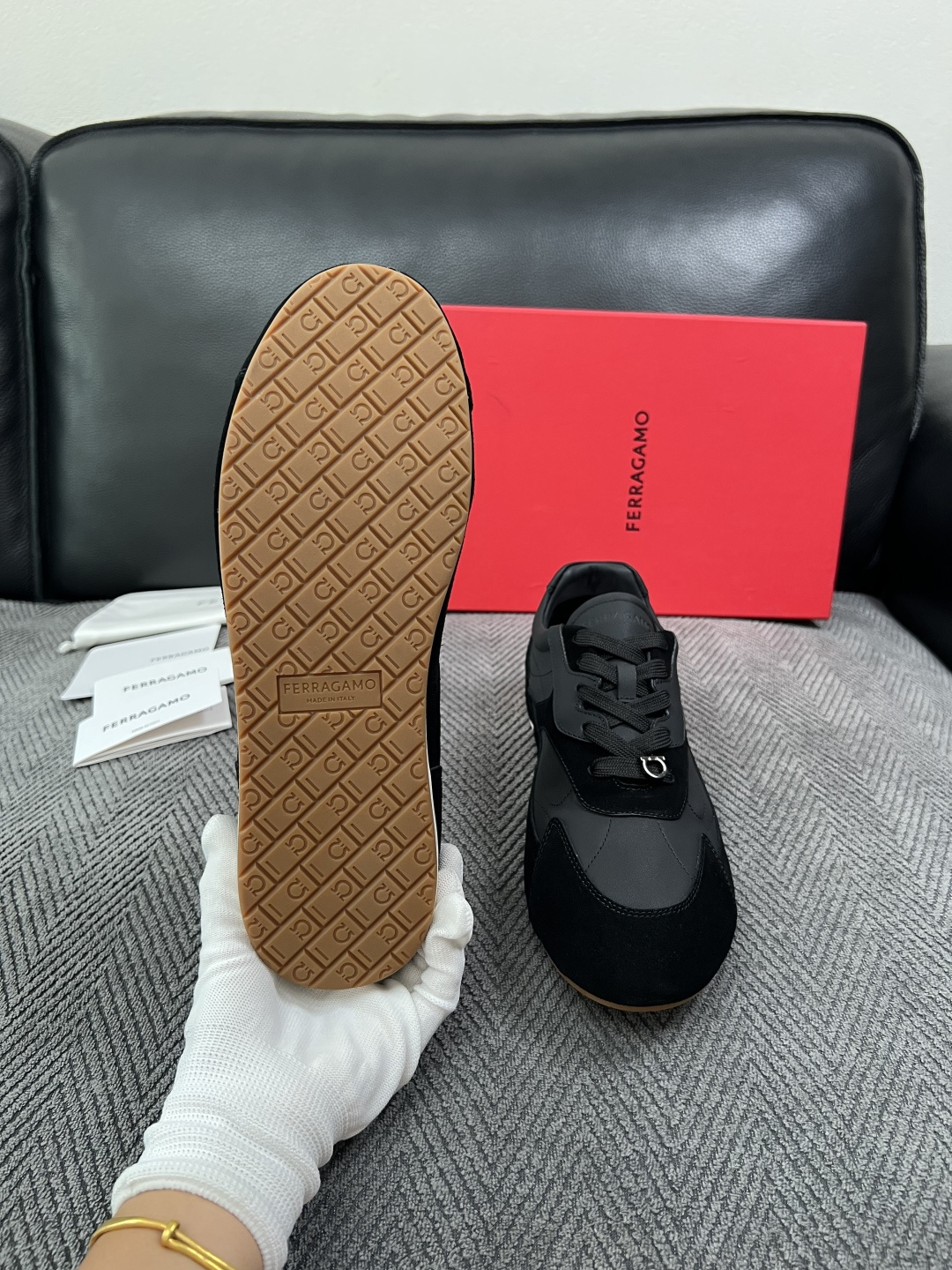 Ferragamo  高品质  顶级工艺品  菲拉格慕   专柜同步发售原厂配置，意大利进口原版牛皮，进口水染牛里 ，鞋