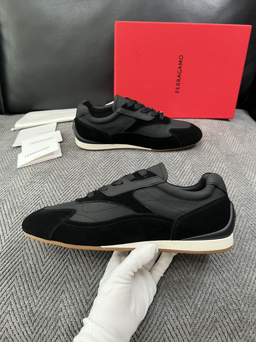 Ferragamo  高品质  顶级工艺品  菲拉格慕   专柜同步发售原厂配置，意大利进口原版牛皮，进口水染牛里 ，鞋