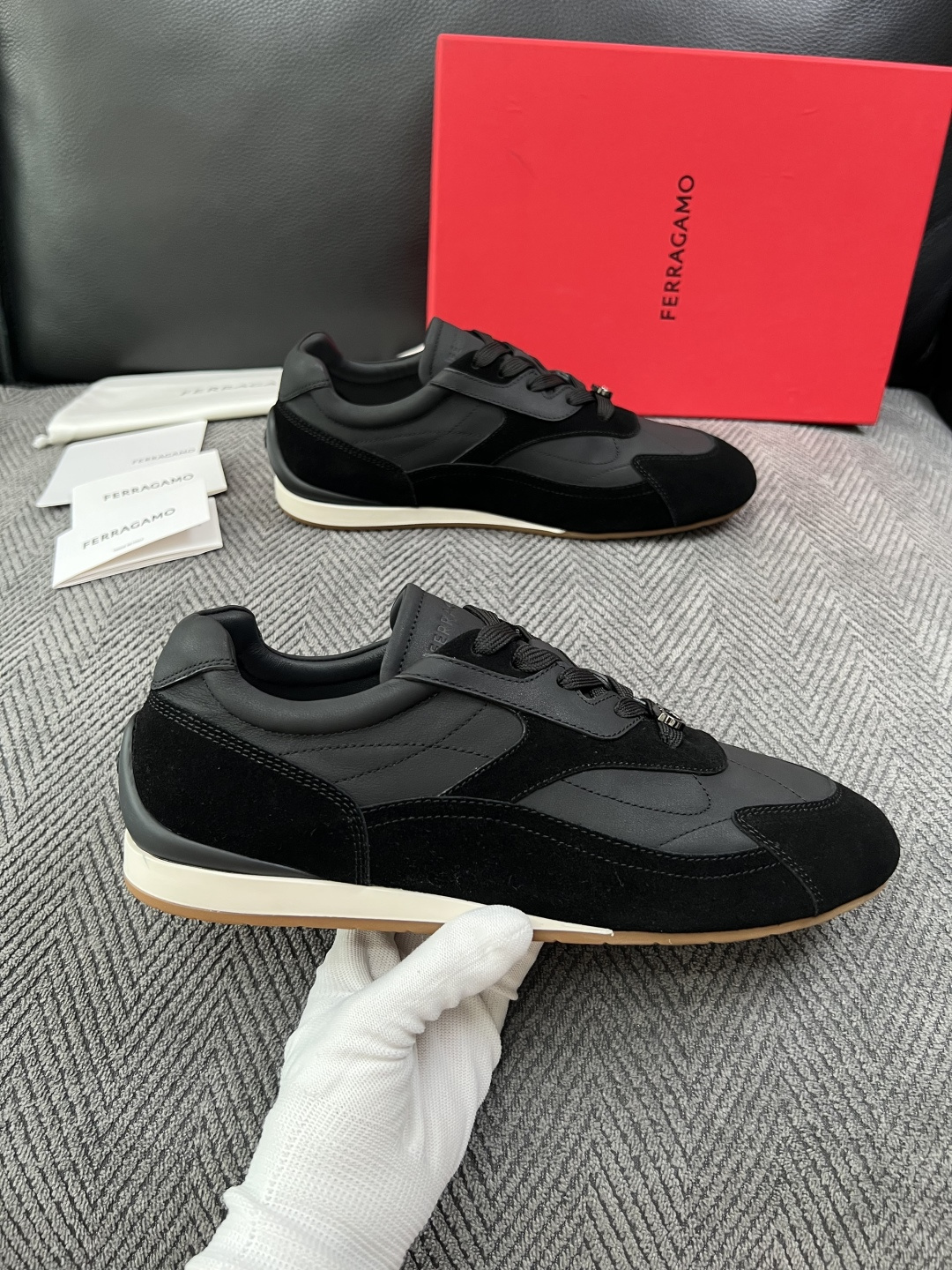 Ferragamo  高品质  顶级工艺品  菲拉格慕   专柜同步发售原厂配置，意大利进口原版牛皮，进口水染牛里 ，鞋
