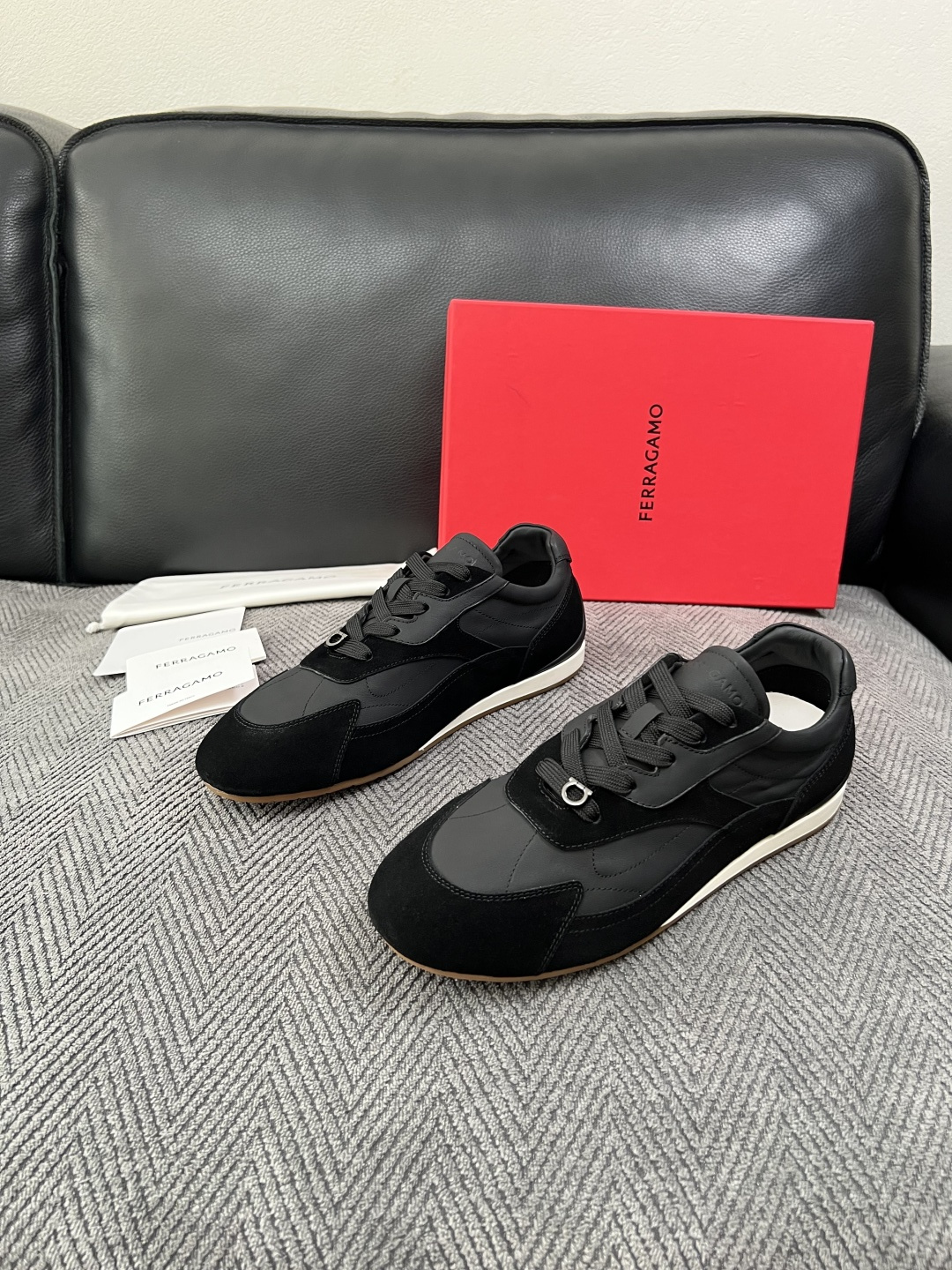 Ferragamo  高品质  顶级工艺品  菲拉格慕   专柜同步发售原厂配置，意大利进口原版牛皮，进口水染牛里 ，鞋