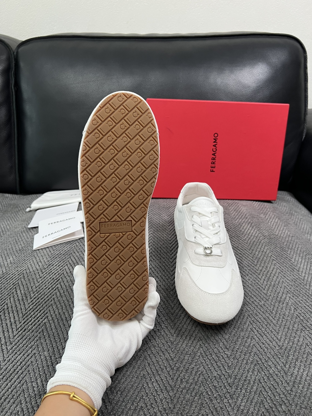 Ferragamo  高品质  顶级工艺品  菲拉格慕   专柜同步发售原厂配置，意大利进口原版牛皮，进口水染牛里 ，鞋