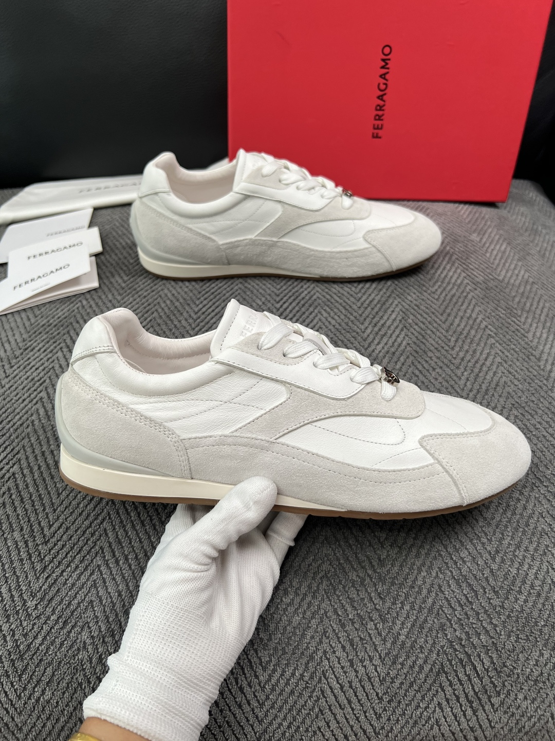 Ferragamo  高品质  顶级工艺品  菲拉格慕   专柜同步发售原厂配置，意大利进口原版牛皮，进口水染牛里 ，鞋
