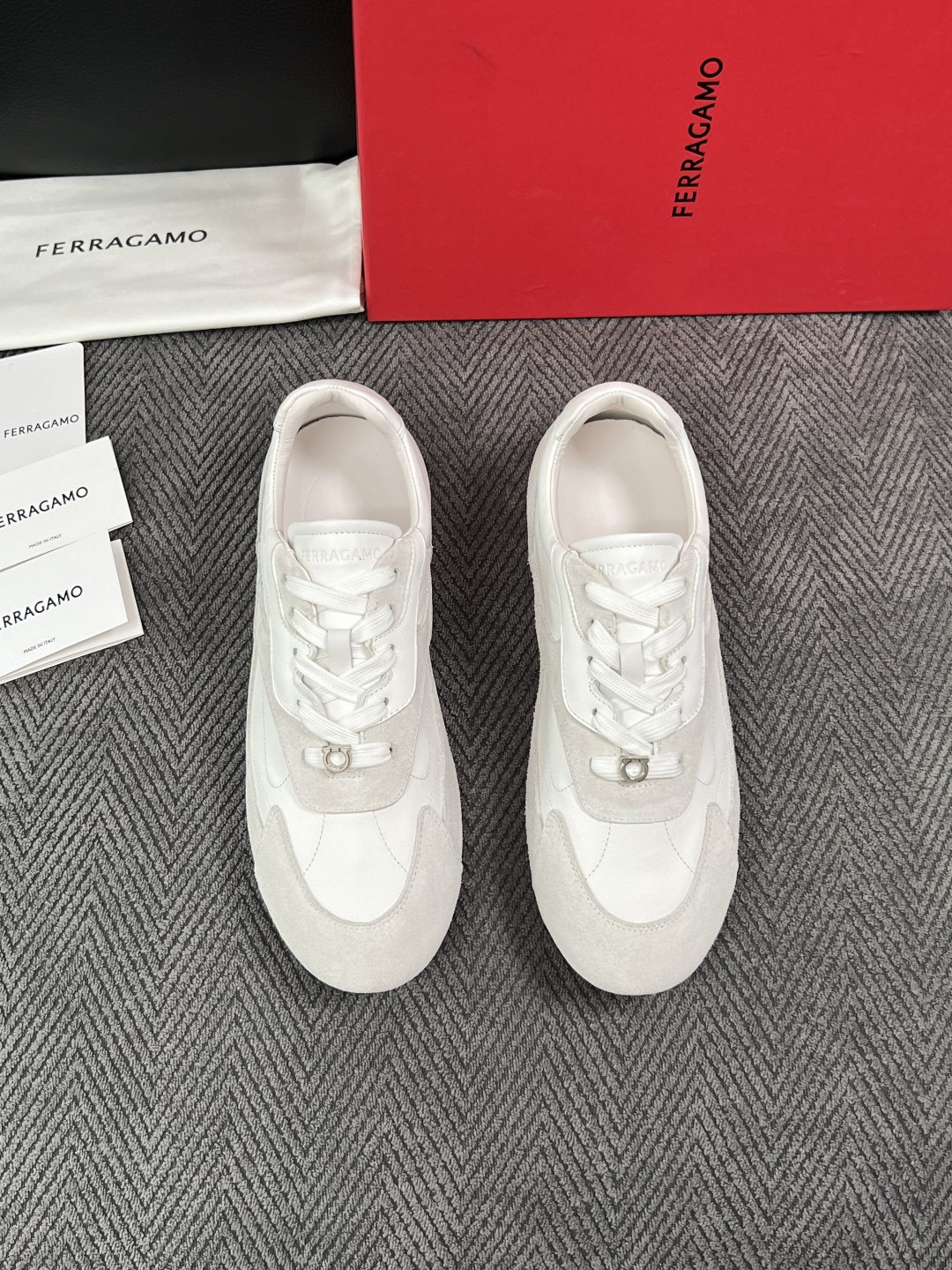 Ferragamo  高品质  顶级工艺品  菲拉格慕   专柜同步发售原厂配置，意大利进口原版牛皮，进口水染牛里 ，鞋