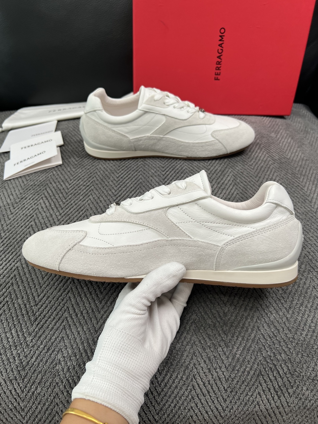 Ferragamo  高品质  顶级工艺品  菲拉格慕   专柜同步发售原厂配置，意大利进口原版牛皮，进口水染牛里 ，鞋