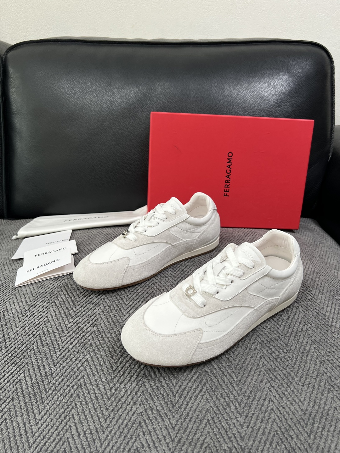 Ferragamo  高品质  顶级工艺品  菲拉格慕   专柜同步发售原厂配置，意大利进口原版牛皮，进口水染牛里 ，鞋