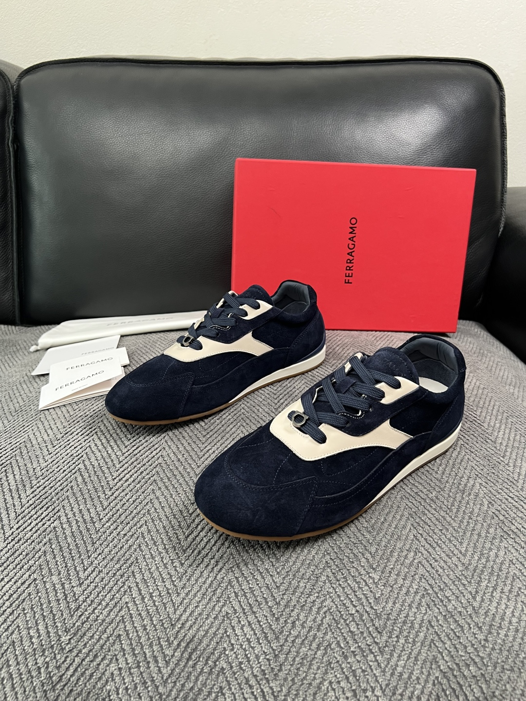 Ferragamo  高品质  顶级工艺品  菲拉格慕   专柜同步发售原厂配置，意大利进口原版牛皮，进口水染牛里 ，鞋
