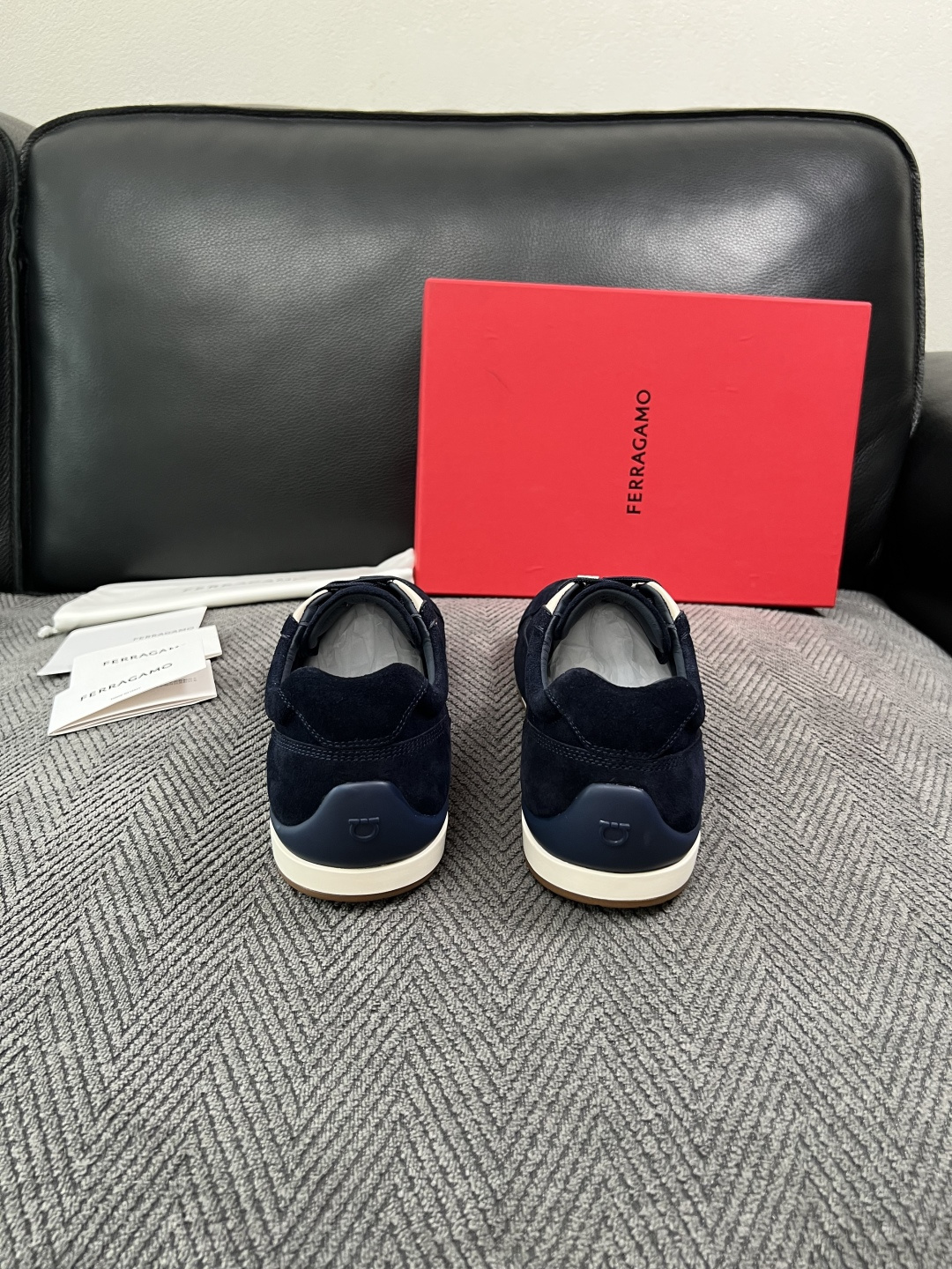 Ferragamo  高品质  顶级工艺品  菲拉格慕   专柜同步发售原厂配置，意大利进口原版牛皮，进口水染牛里 ，鞋