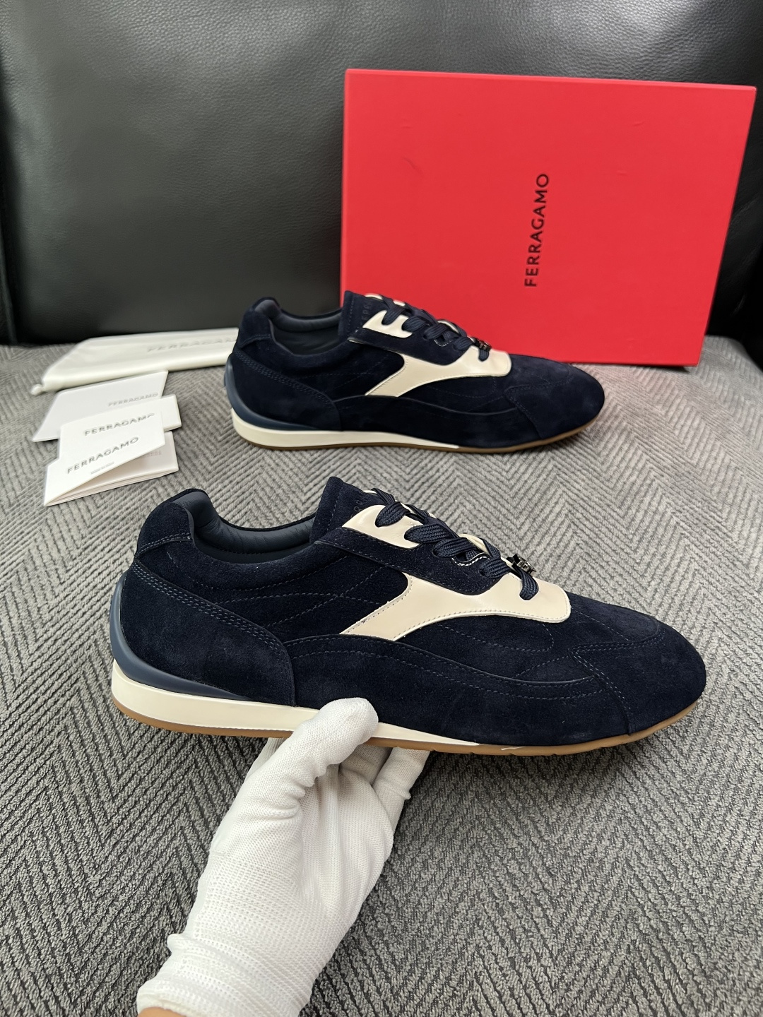 Ferragamo  高品质  顶级工艺品  菲拉格慕   专柜同步发售原厂配置，意大利进口原版牛皮，进口水染牛里 ，鞋