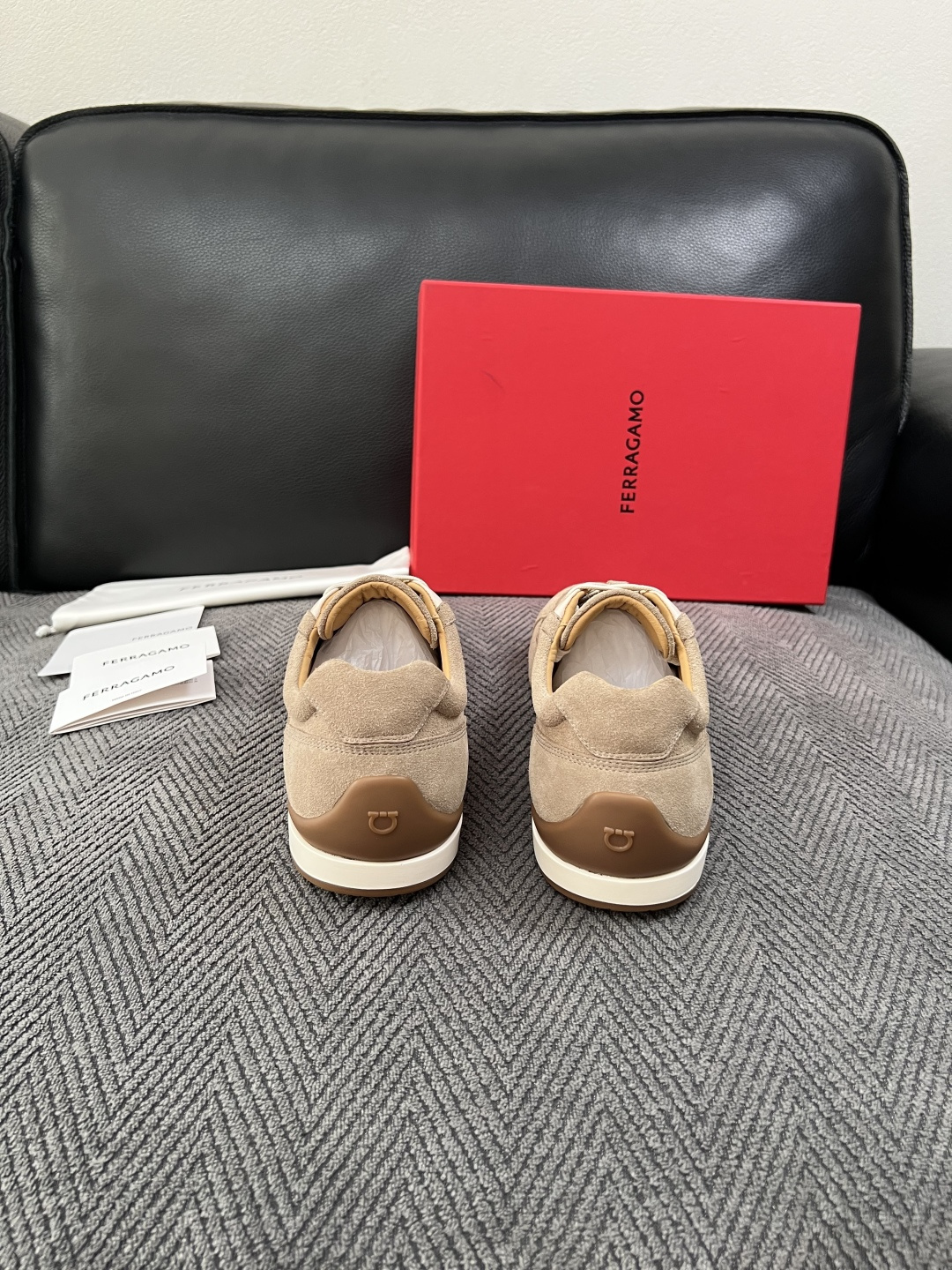 Ferragamo  高品质  顶级工艺品  菲拉格慕   专柜同步发售原厂配置，意大利进口原版牛皮，进口水染牛里 ，鞋