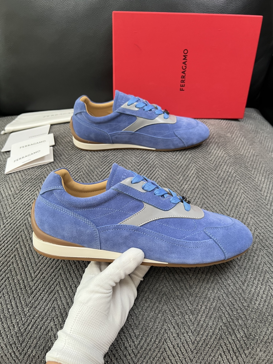 Ferragamo  高品质  顶级工艺品  菲拉格慕   专柜同步发售原厂配置，意大利进口原版牛皮，进口水染牛里 ，鞋