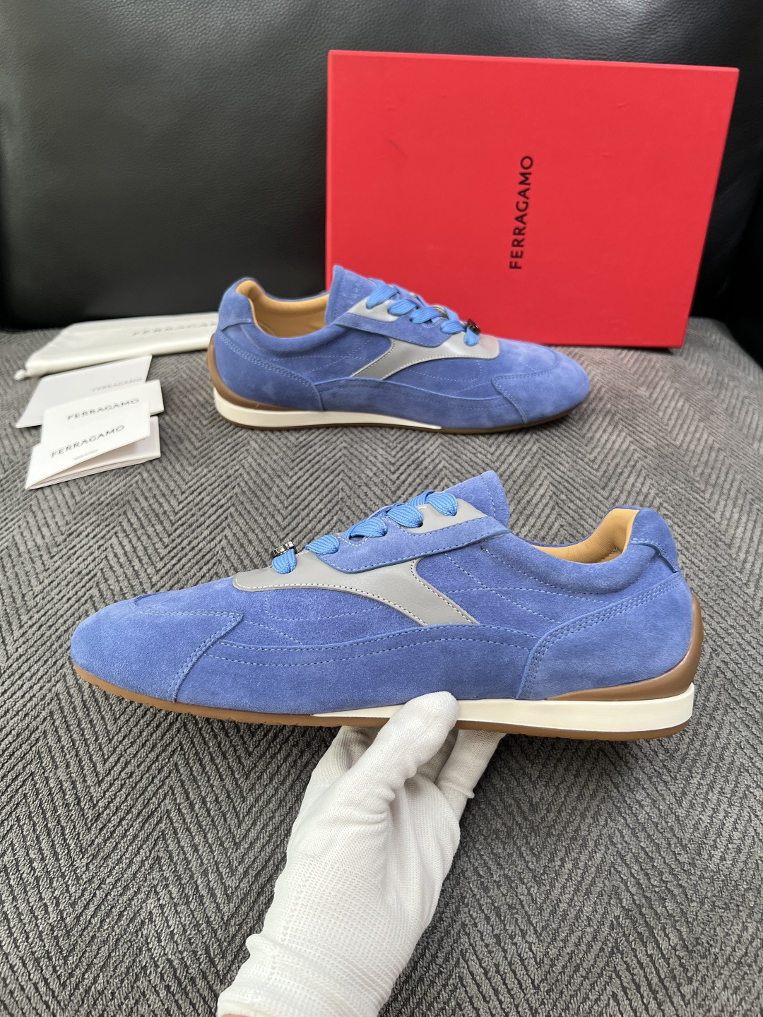 Ferragamo  高品质  顶级工艺品  菲拉格慕   专柜同步发售原厂配置，意大利进口原版牛皮，进口水染牛里 ，鞋