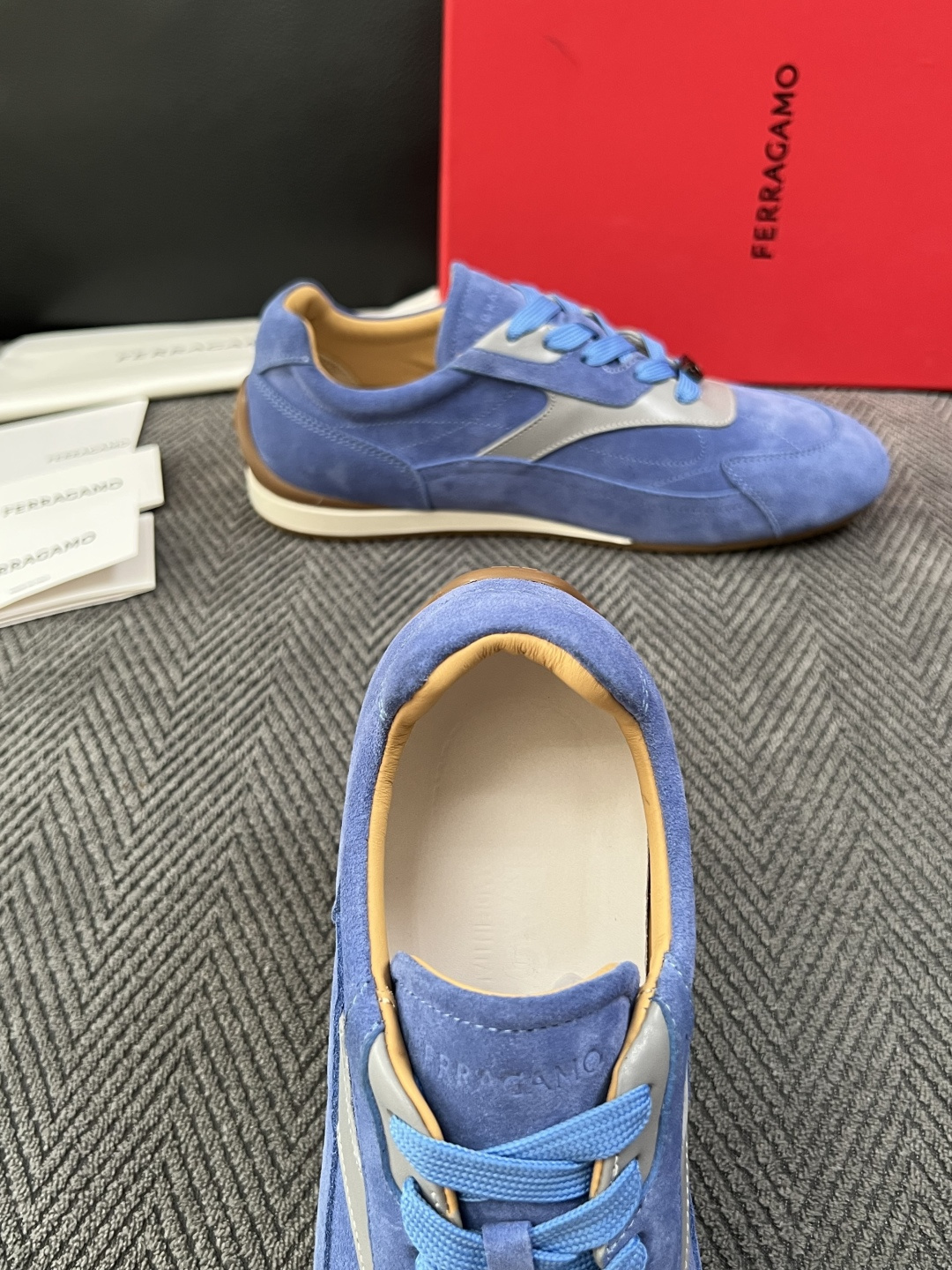 Ferragamo  高品质  顶级工艺品  菲拉格慕   专柜同步发售原厂配置，意大利进口原版牛皮，进口水染牛里 ，鞋