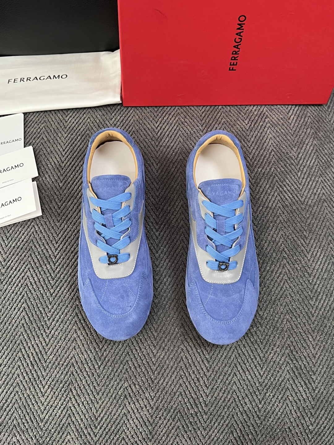 Ferragamo  高品质  顶级工艺品  菲拉格慕   专柜同步发售原厂配置，意大利进口原版牛皮，进口水染牛里 ，鞋