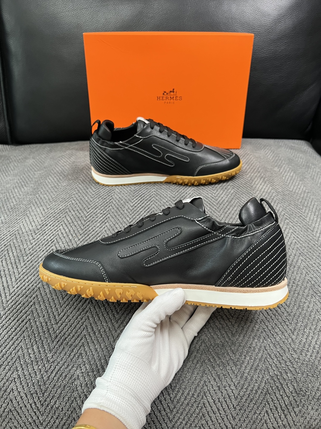 Hermes  高品质  顶级工艺品  爱马仕 专柜同步发售原厂配置，意大利进口原版牛皮面料，高品质拼接工艺，全进口水染