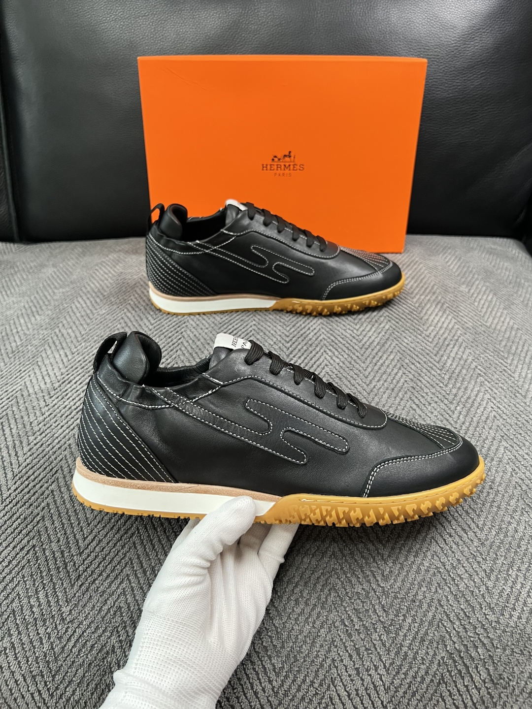 Hermes  高品质  顶级工艺品  爱马仕 专柜同步发售原厂配置，意大利进口原版牛皮面料，高品质拼接工艺，全进口水染