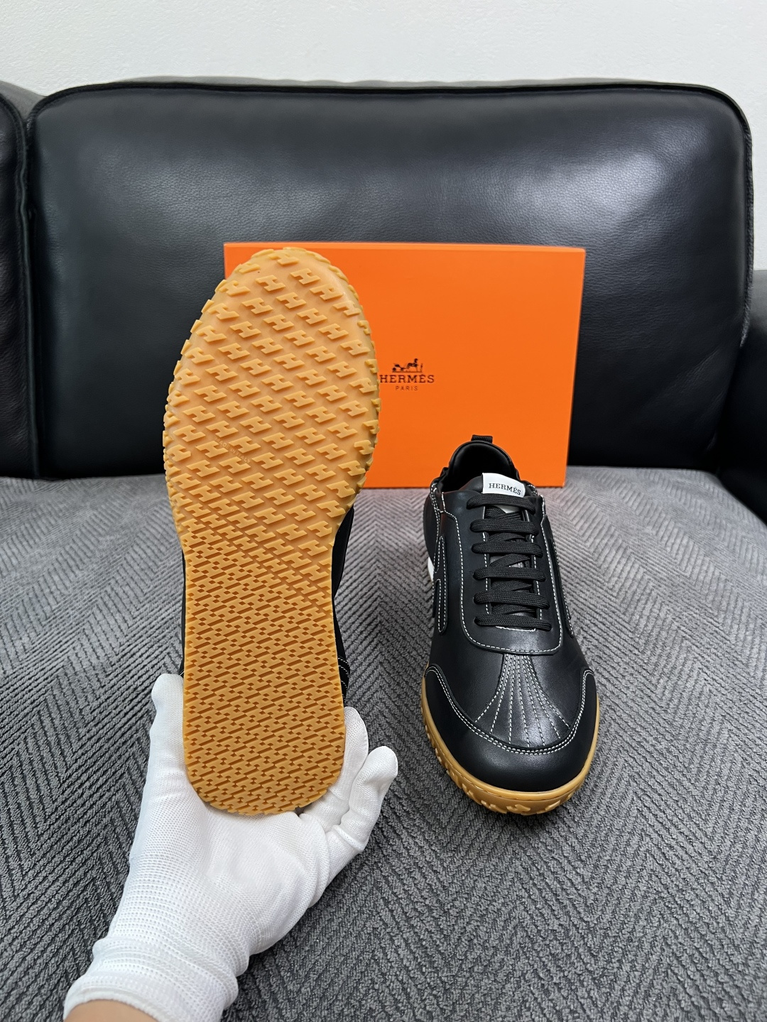 Hermes  高品质  顶级工艺品  爱马仕 专柜同步发售原厂配置，意大利进口原版牛皮面料，高品质拼接工艺，全进口水染